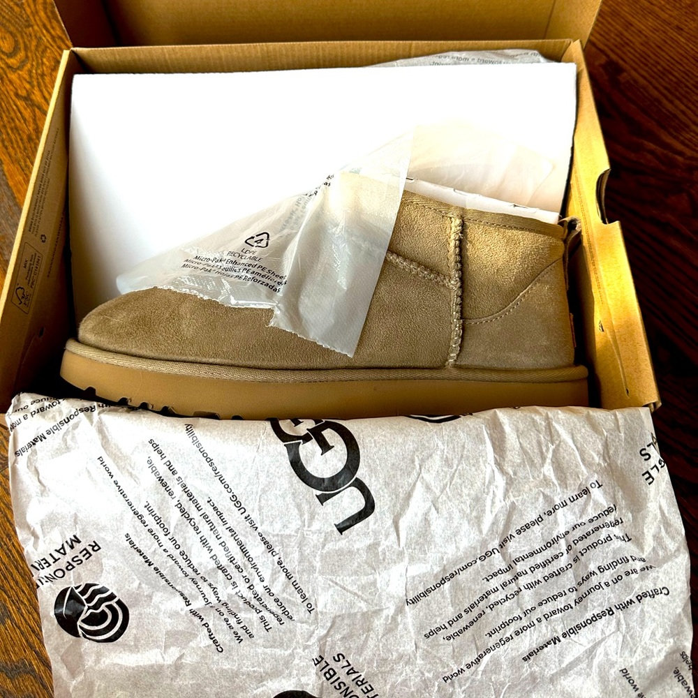 NEW IN BOX UGG ULTRA MINI ANTELOPE SIZE 10!!!!